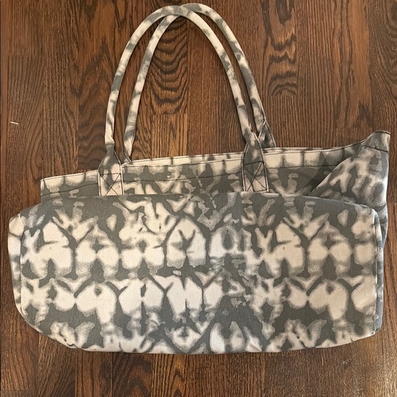 COPY - ALO Yoga Gray Tote Bag - Picture 11 of 11